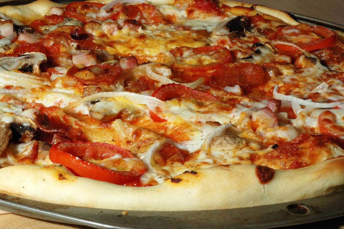 http://www.steffensdinners.com/files/images/pizza-pepperoni-bacon-1.jpg